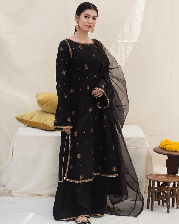 NOOR BLACK
