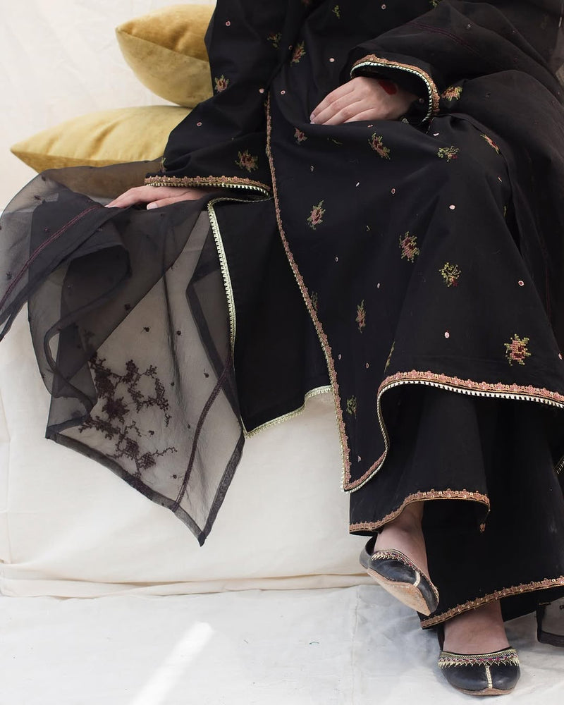 NOOR BLACK