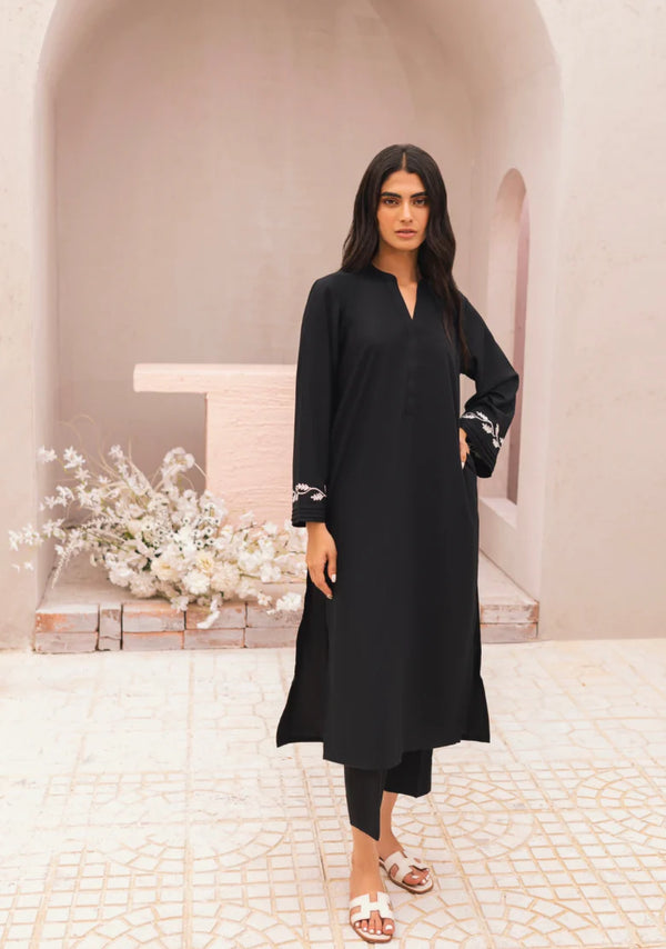 CLASSIC BLACK